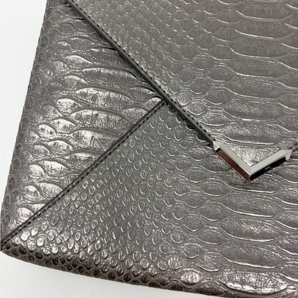 Stella & Dot City Slim Pewter Vegan Leather Clutch, EUC, MSRP $79 - Picture 6 of 11